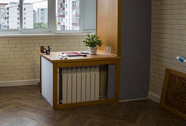 portal-na-balkon-s-stoleshnicey