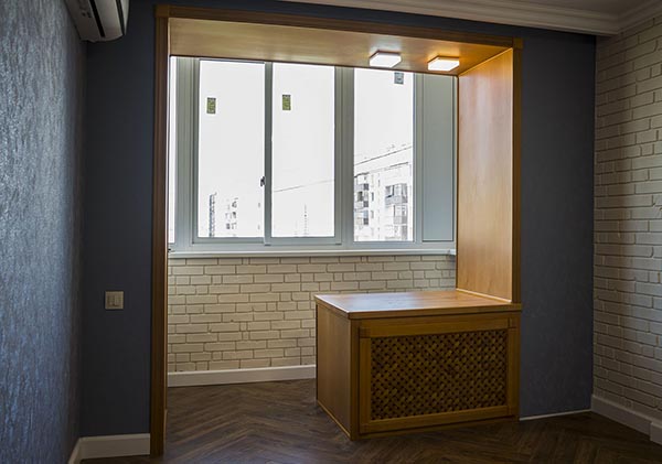 portal-na-balkon-s-stoleshnicey