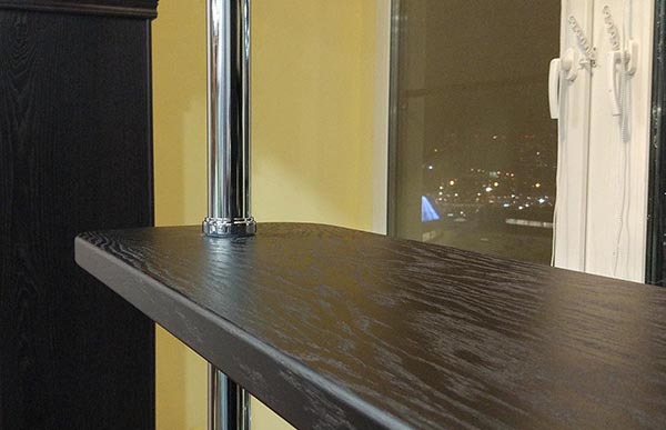 arka-na-balkon-s-polkoy
