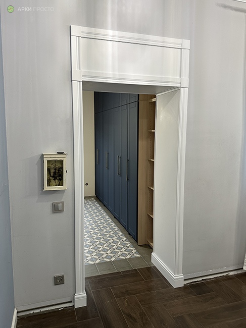 portal-iz-buka-s-zashivkoy-ral9003
