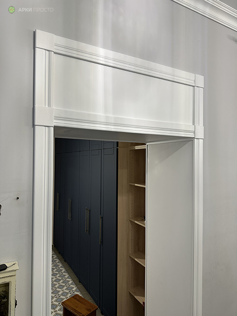 portal-iz-buka-s-zashivkoy-ral9003